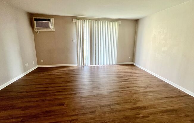 Spacious 1 Bed Apartment Right Across from KSU Campus