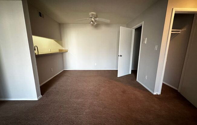 1 bed, 1 bath, 755 sqft, $975, Unit 5710D