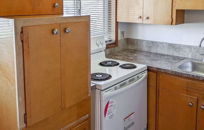 370 388 WALDO AVE SE