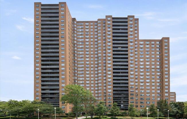 2 beds, 1 bath, 1,000 sqft, $4,250, Unit 11H