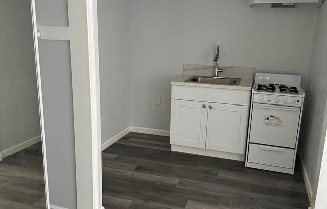 Studio, 1 bath, 400 sqft, $1,790, Unit 105