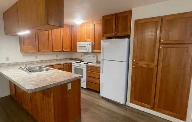 3 beds, 2 baths, $1,995, Unit 893