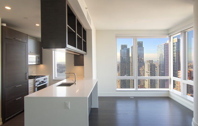 2 beds, 2 baths, $8,775, Unit 43N