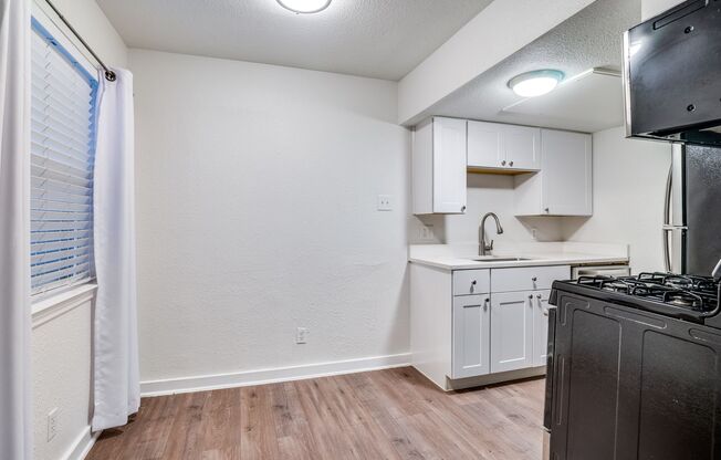 1 bed, 1 bath, $900, Unit 212