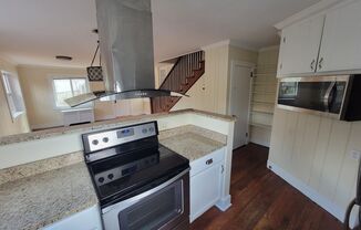 2 beds, 1 bath, $1,095, Unit B