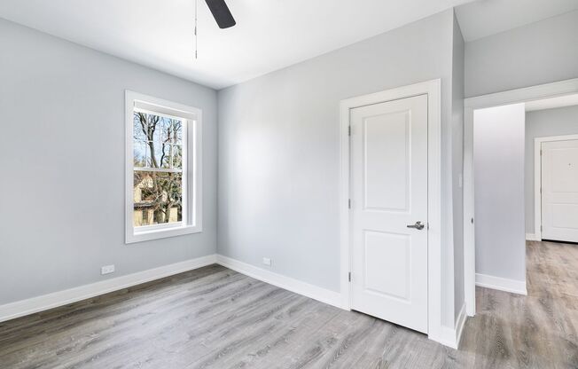 3 beds, 1 bath, 850 sqft, $2,475, Unit 6954-3