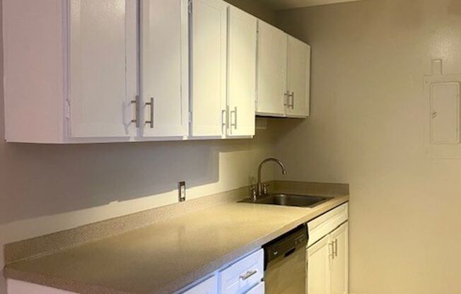 2 beds, 1 bath, 742 sqft, $1,850, Unit 202