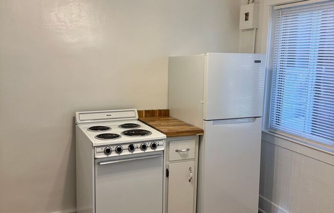 1 bed, 1 bath, 500 sqft, $990, Unit Rear house