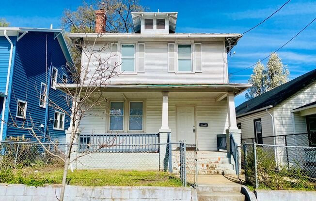 Charming 3bdrm/1.5bth Home Conveniently Located in Richmond's Southside!!