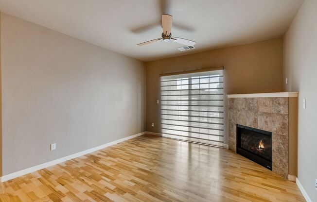 Spacious 2 Bed 2 Bath Condo in Highlands Ranch!!