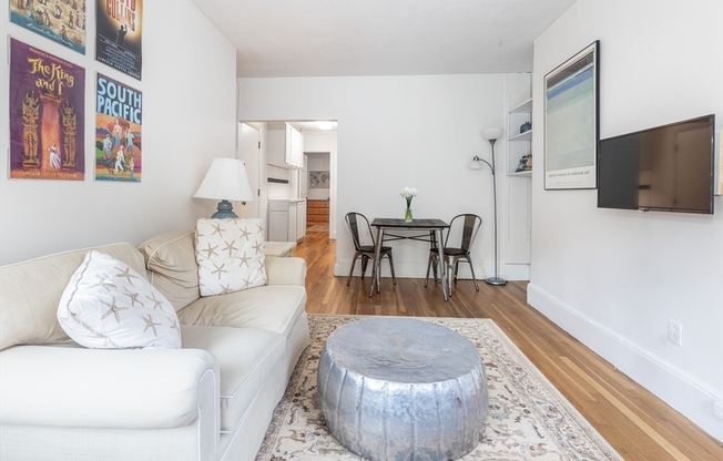 2 beds, 1 bath, 750 sqft, $4,275, Unit 17