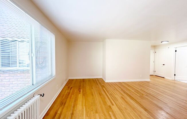 1 bed, 1 bath, 670 sqft, $1,995, Unit Hamrick 105