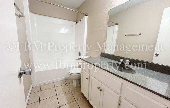 2 beds, 1 bath, 812 sqft, $895, Unit 24