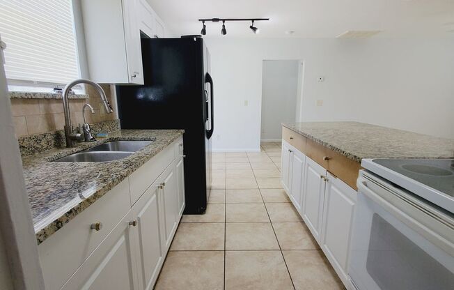 2433/2435 Lola Avenue S