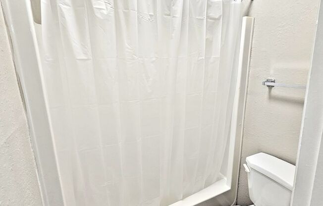 2 beds, 1.5 baths, 1,044 sqft, $900, Unit 9C