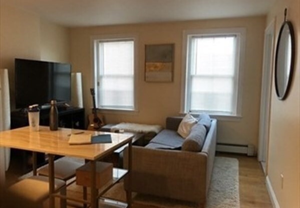 1 bed, 1 bath, 425 sqft, $2,550, Unit 10