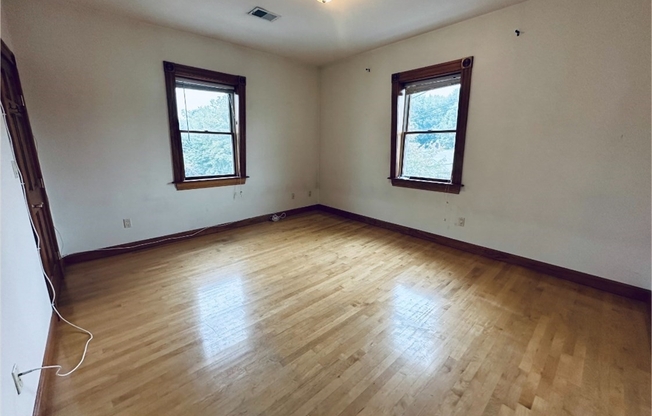 3 beds, 1 bath, 1,000 sqft, $2,800, Unit 3