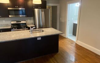 3 beds, 1 bath, $2,100, Unit 628 Smith #2