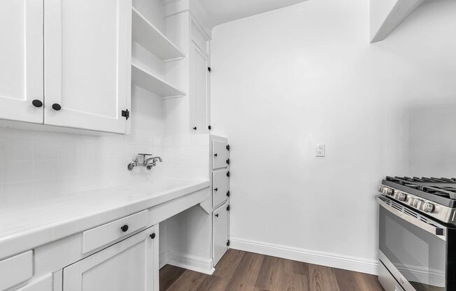 Studio, 1 bath, 560 sqft, $1,900, Unit 211