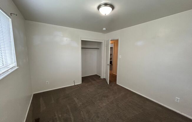 3 Bed/1.5 Bath in a Cul-de-sac by University Mall