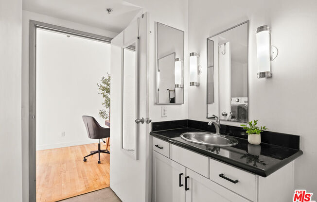 Studio, 1 bath, 707 sqft, $2,290, Unit 628