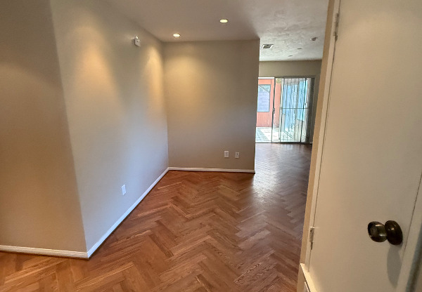 7513 CTR AVE
