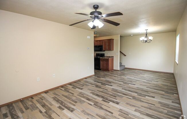 3 beds, 2.5 baths, 1,260 sqft, $1,640, Unit 6800-04