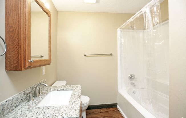 2 beds, 1 bath, 820 sqft, $985, Unit 4400 Wyndsor Terrace Building 5 #16