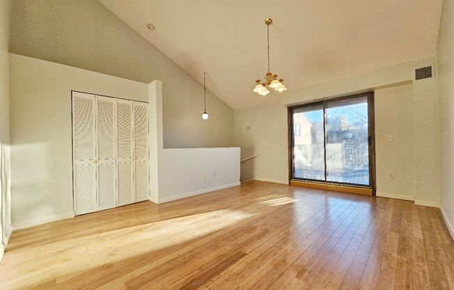 Beautiful renovated 3 bed 2 bath townhouse with deeded parking and easy Highway access