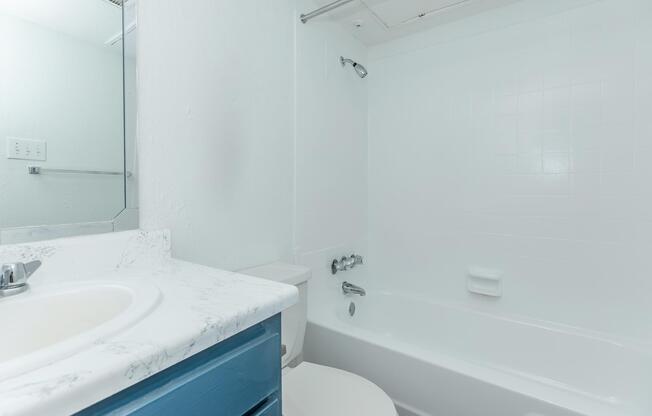 1 bed, 1 bath, 837 sqft, $1,129