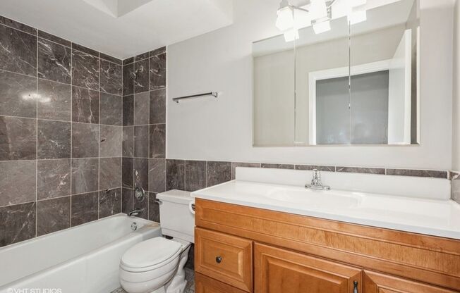 2 beds, 2 baths, 1,085 sqft, $1,995, Unit 5202-307