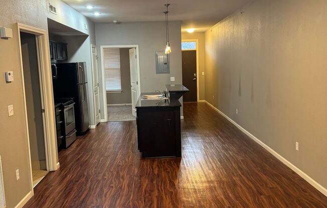 2 beds, 2 baths, $1,150, Unit Walnut A103