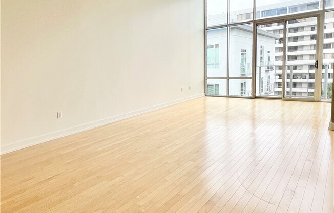 1 bed, 1 bath, 800 sqft, $2,700