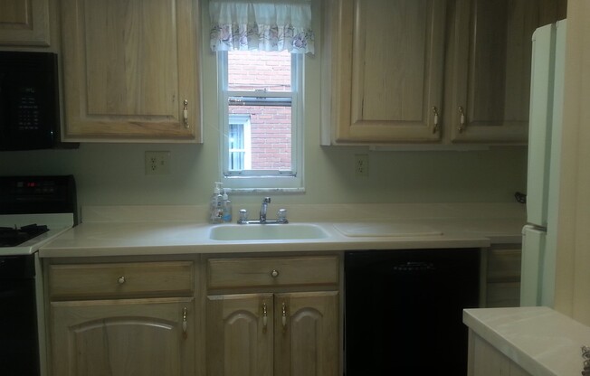 3 beds, 1 bath, $1,395