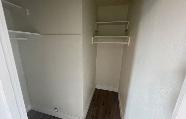 Studio, 1 bath, 336 sqft, $650, Unit 5070 Weyerhaeuser Rd - #15