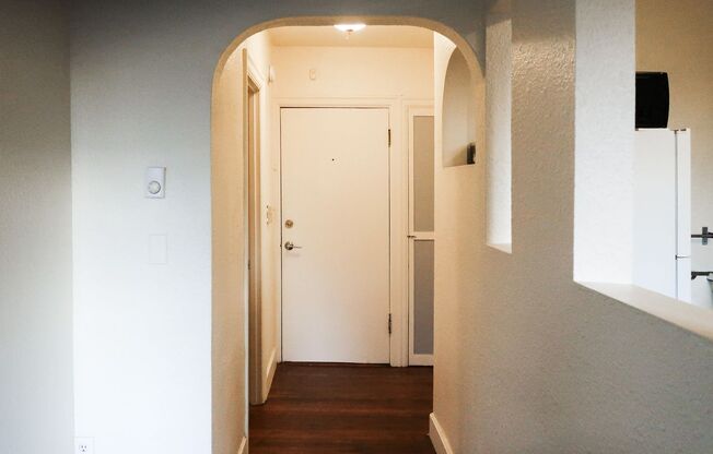 Huntington Arms - Located on the west slope of Capitol Hill