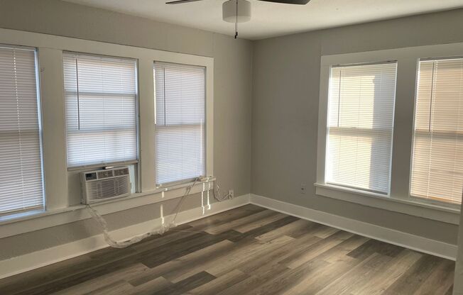 2 beds, 1 bath, $1,000, Unit 1309 Fifth St unit 1