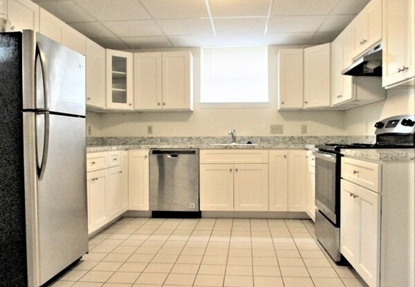 2 beds, 1 bath, 800 sqft, $2,400, Unit 5