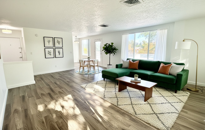 3 beds, 2 baths, 985 sqft, $2,375, Unit 401