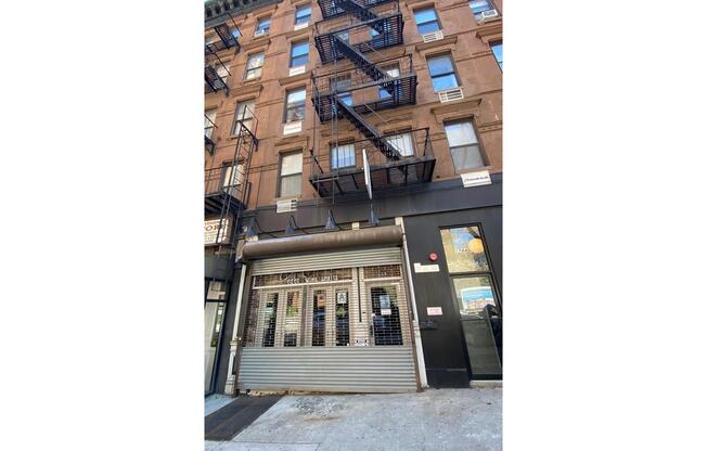 1 bed, 1 bath, $3,000, Unit 2F