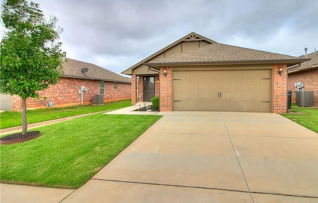 Charming 3 Bedroom 2 Bath home in Moore, OK!