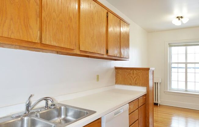 2 beds, 1 bath, 816 sqft, $1,320, Unit 24 - 215