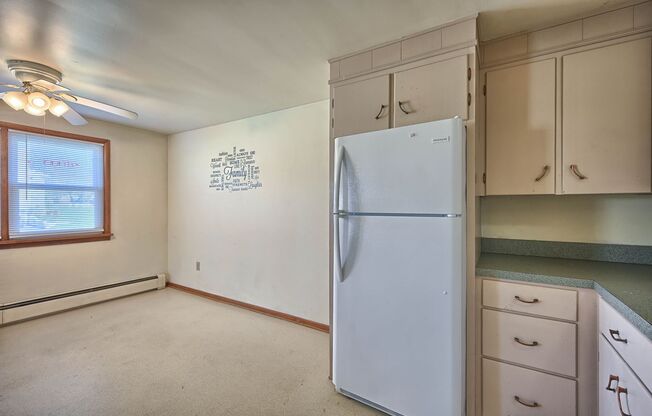 2 beds, 1 bath, $1,195