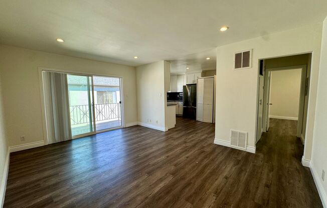 2 beds, 2 baths, 1,100 sqft, $3,099, Unit #4