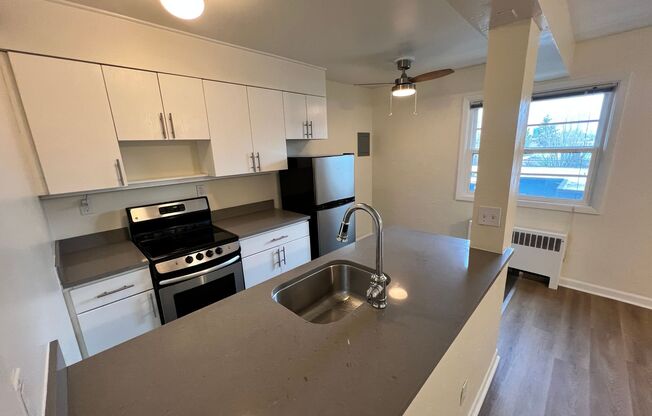 1 bed, 1 bath, 614 sqft, $1,350, Unit 120