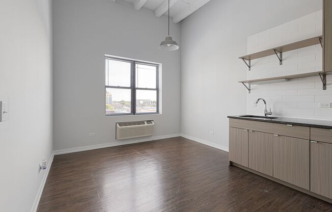 1 bed, 1 bath, 379 sqft, $1,850, Unit 704