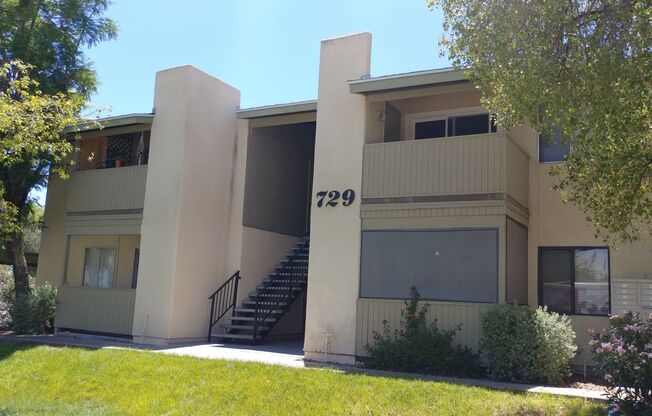 ADORABLE POOLSIDE CONDO IN THE MELROSE!