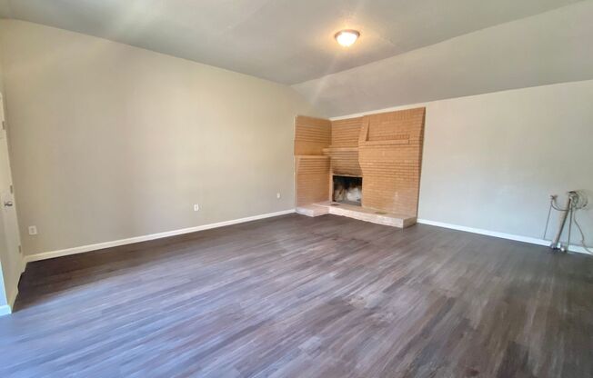 3 beds, 1 bath, $950