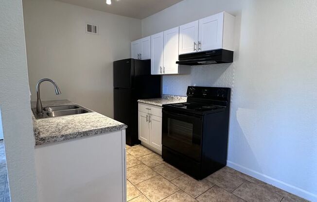 1 bed, 1 bath, 580 sqft, $850, Unit 2142