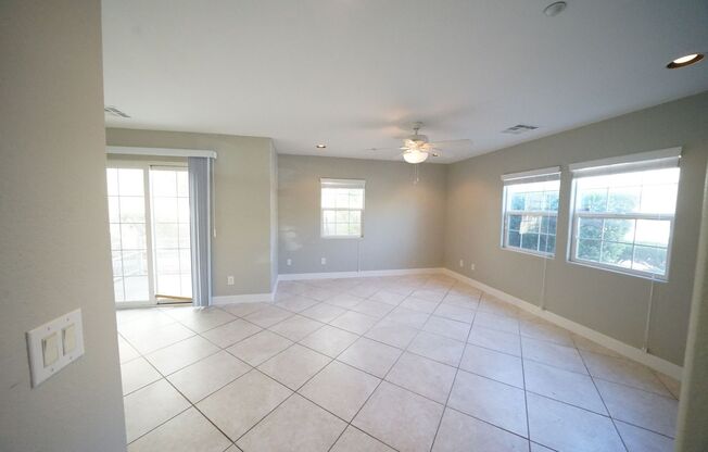 3 beds, 2.5 baths, $1,995, Unit Parcel #:  125-17-310-024